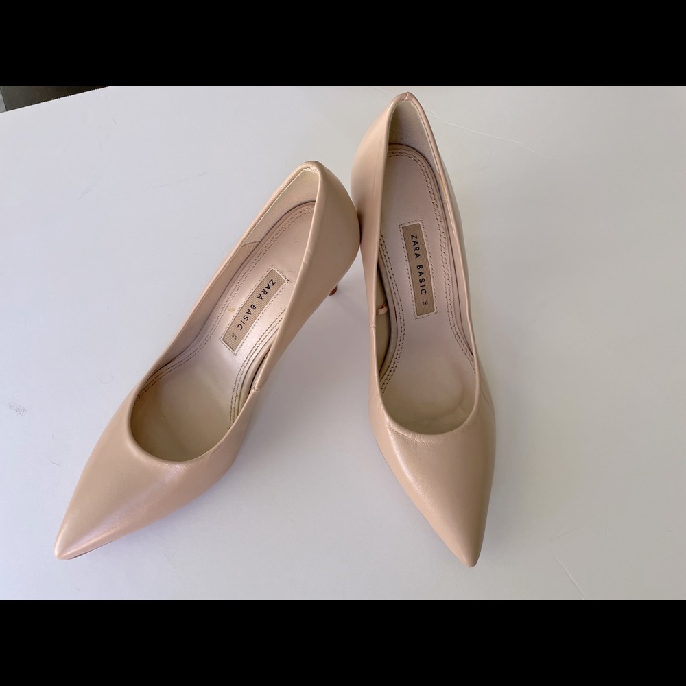 Zara Baaics Nude Midi Heel Pumps in Good Used Condition. Size 36, US 6
